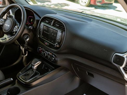 Used 2024 Kia Soul LX FWD image 11