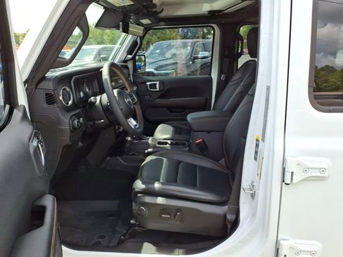 Used 2024 Jeep Wrangler Unlimited Sahara w/ Technology Group AWD/4WD image 18