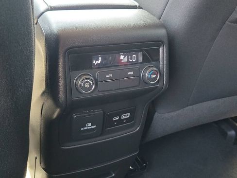 Used 2023 GMC Acadia SLE w/ Driver Convenience Package FWD image 20