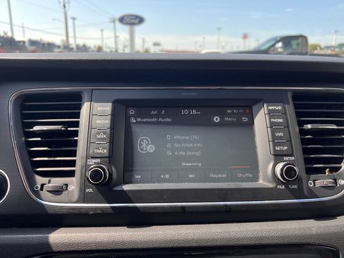 Used 2017 Kia Sedona LX w/ LX Essentials Premium Package FWD image 21