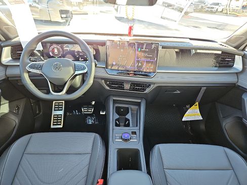 New 2026 Volkswagen Tiguan SE R-Line image 9