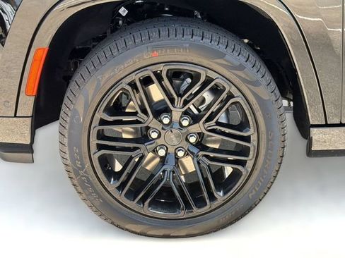 New 2026 Jeep Grand Wagoneer L Limited AWD/4WD image 13