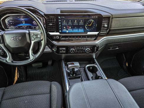 Used 2024 Chevrolet Silverado 1500 LT Trail Boss w/ Convenience Package II AWD/4WD image 34