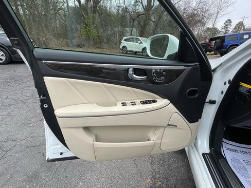 Used 2014 Hyundai Equus Signature image 16