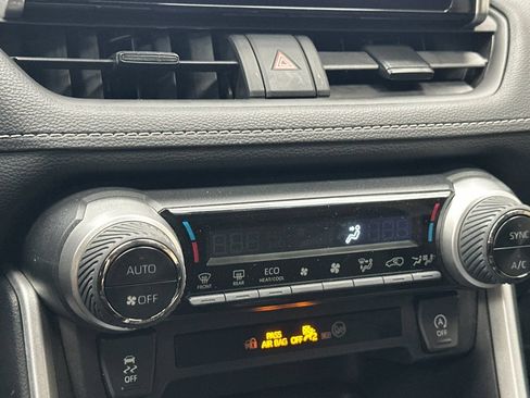 Used 2025 Toyota RAV4 XLE FWD image 26