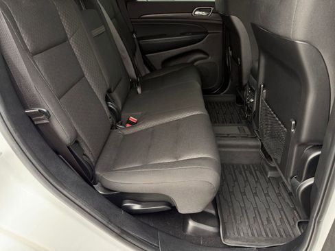 Used 2019 Jeep Grand Cherokee Laredo image 30