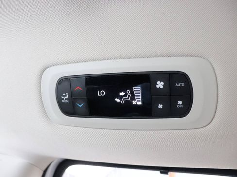 Used 2024 Chrysler Pacifica Touring-L FWD image 24