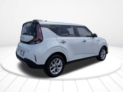 Used 2025 Kia Soul LX w/ LX Technology Package FWD image 3