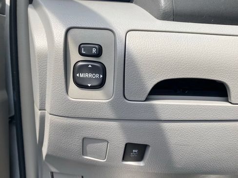 Used 2010 Toyota Camry FWD image 23