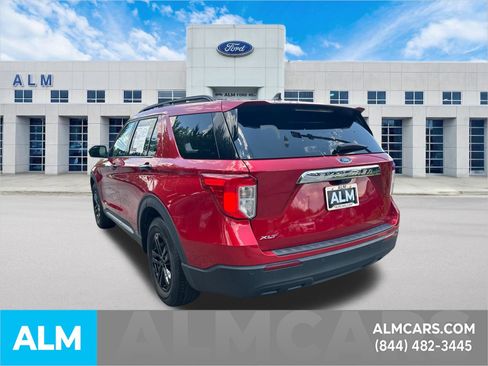 Used 2024 Ford Explorer XLT RWD image 9