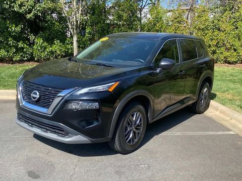 Used 2023 Nissan Rogue S image 3