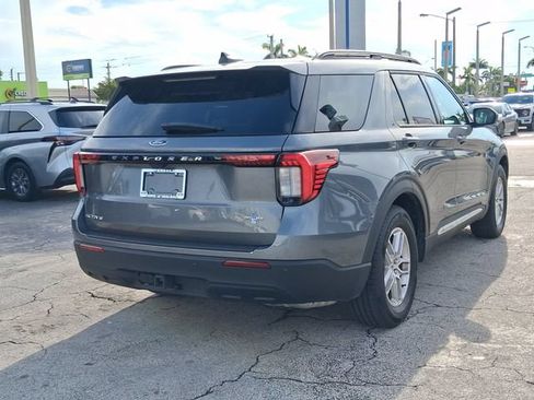 Used 2025 Ford Explorer Active RWD image 4