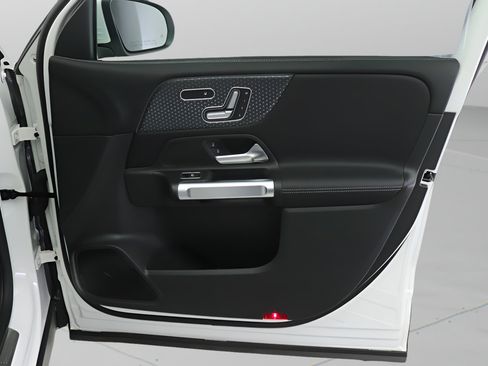 Certified 2026 Mercedes-Benz GLB 250 image 21