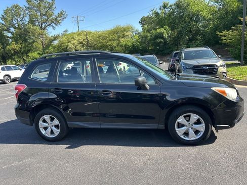 Used 2015 Subaru Forester 2.5i w/ Alloy Wheel Package AWD/4WD image 2