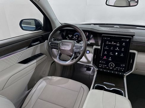 Used 2025 GMC Acadia Denali FWD image 19