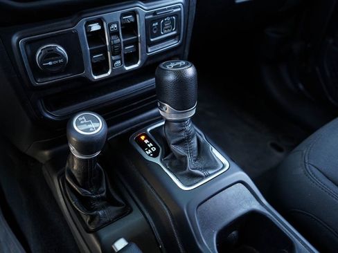 Used 2018 Jeep Wrangler Unlimited Sport S AWD/4WD image 36