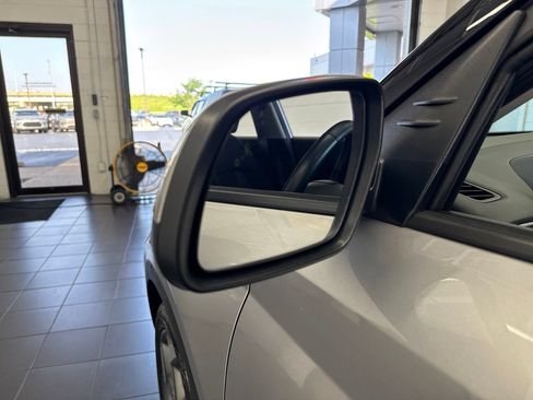 Used 2025 Hyundai Venue SEL FWD image 12