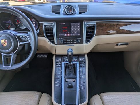 Used 2018 Porsche Macan image 18