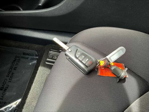 Used 2020 Toyota Camry LE FWD image 10