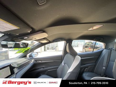 Used 2025 Toyota Camry SE w/ Convenience Package FWD image 22