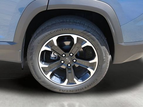 Used 2026 Chevrolet Equinox LT FWD image 9