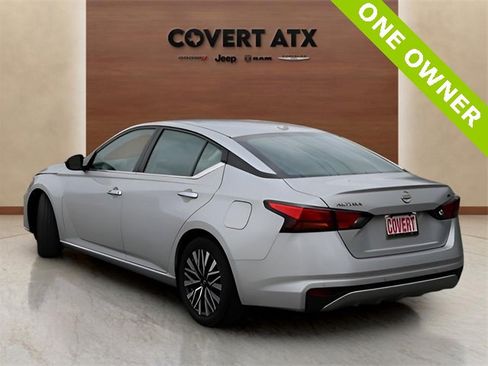 Used 2024 Nissan Altima 2.5 SV image 3