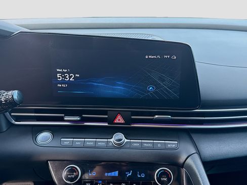 Used 2024 Hyundai Elantra SEL image 10