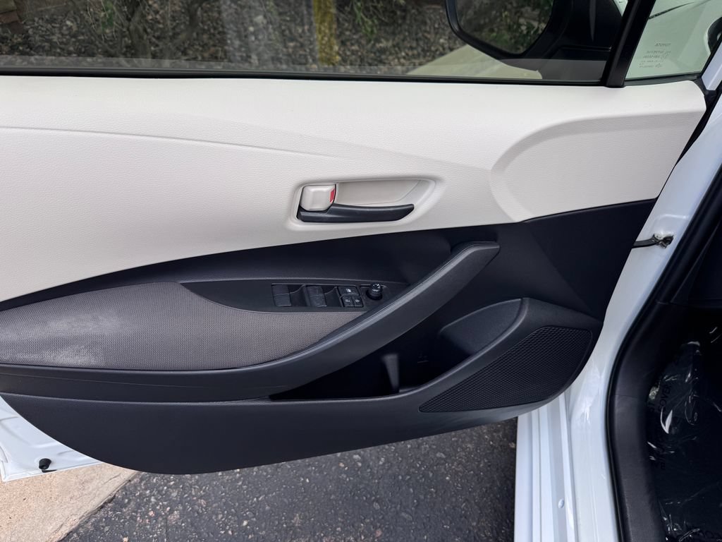 Used 2022 Toyota Corolla LE FWD image 15