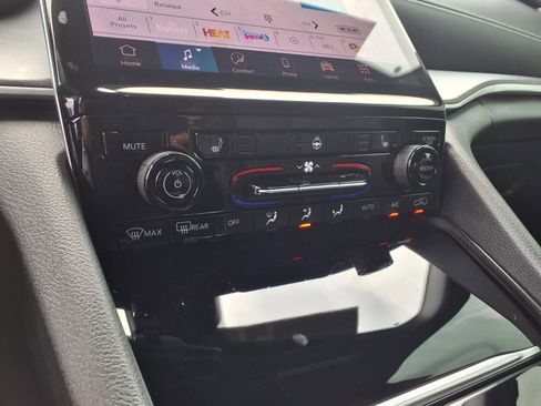 Used 2025 Jeep Grand Cherokee L Limited RWD image 18
