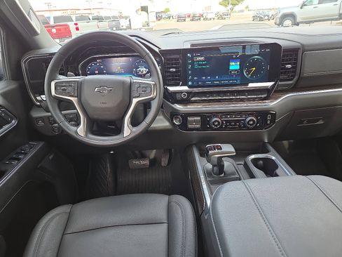 Used 2025 Chevrolet Silverado 1500 LT Trail Boss w/ Convenience Package II AWD/4WD image 9