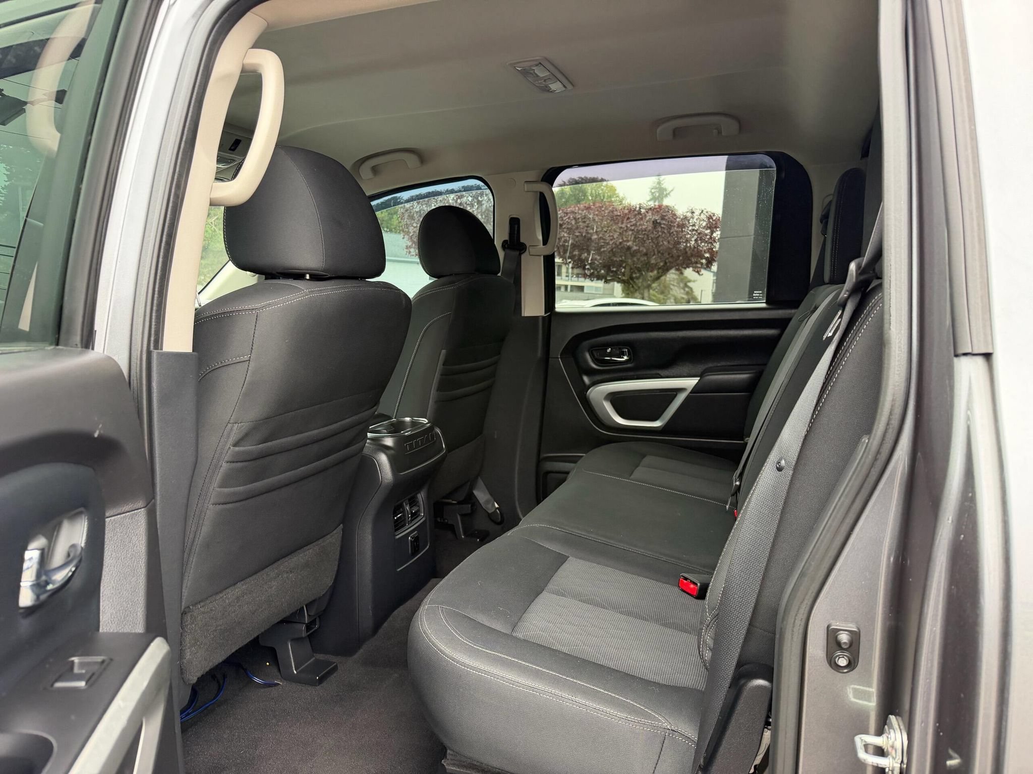 Used 2017 Nissan Titan SV AWD/4WD image 12