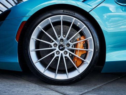 Used 2025 McLaren Artura Spider image 3