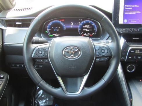 Used 2023 Toyota Venza Limited image 35