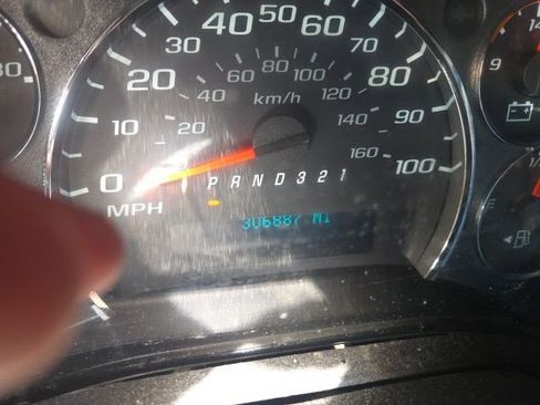 Used 2009 Chevrolet Express 3500 image 9