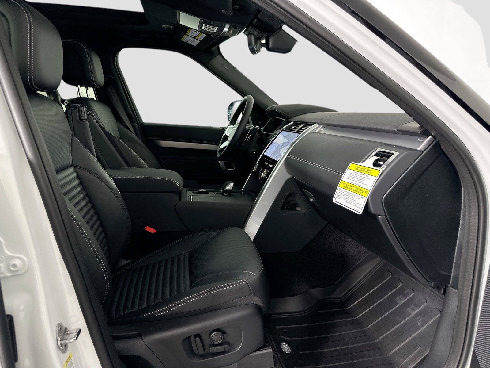 Certified 2025 Land Rover Discovery Dynamic SE AWD/4WD image 24