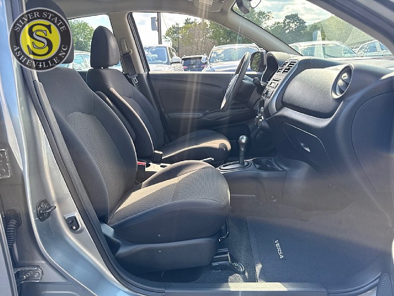 Used 2013 Nissan Versa SV FWD image 17