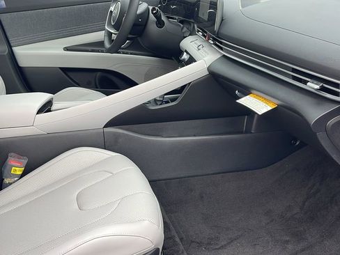 New 2025 Hyundai Elantra Limited image 33