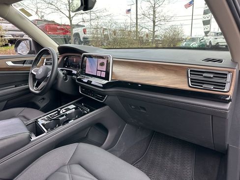 Used 2024 Volkswagen Atlas SE image 24