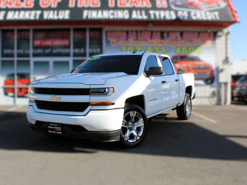 Used 2018 Chevrolet Silverado 1500 Custom w/ Custom Convenience Package image 3