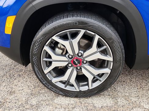 Used 2022 Kia Seltos SX w/ Sunroof Package image 8