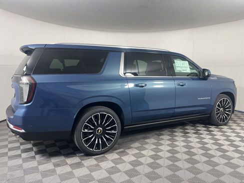 New 2026 Chevrolet Suburban High Country image 3