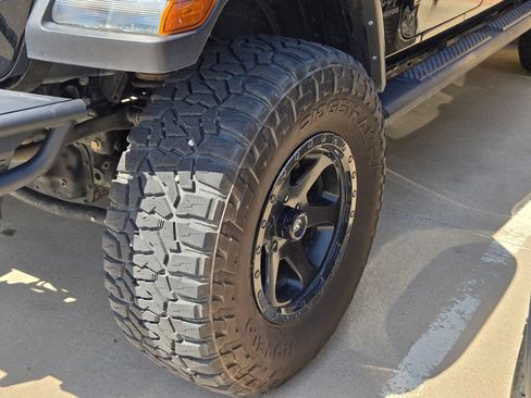 Used 2022 Jeep Gladiator Sport AWD/4WD image 18