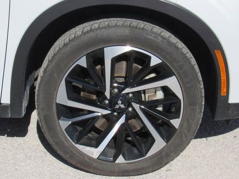 Used 2024 Mitsubishi Outlander SE AWD/4WD image 11