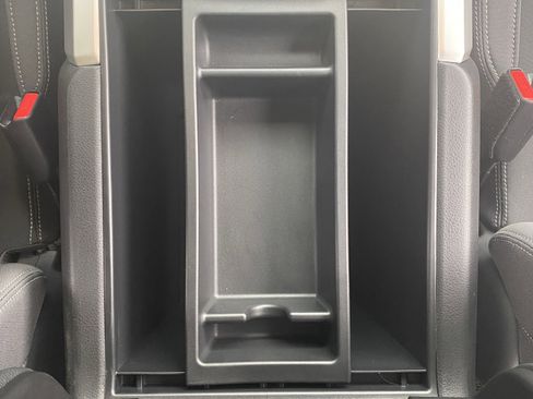 Used 2024 Nissan Titan SV w/ SV Convenience Package image 19