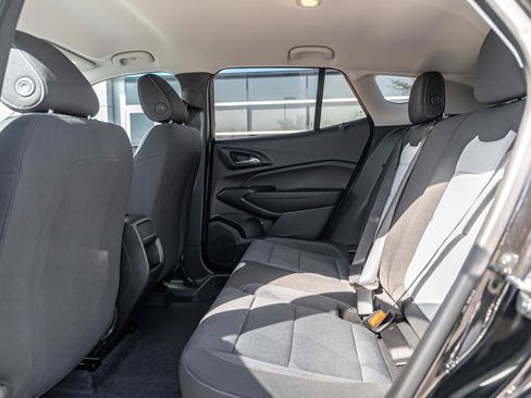 Used 2025 Chevrolet Trax LS image 17