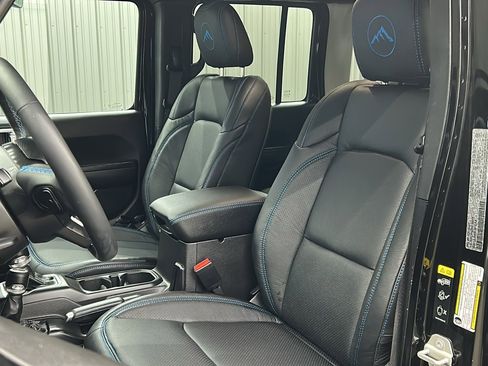 Used 2024 Jeep Wrangler Unlimited Rubicon 4xe w/ Technology Group image 31