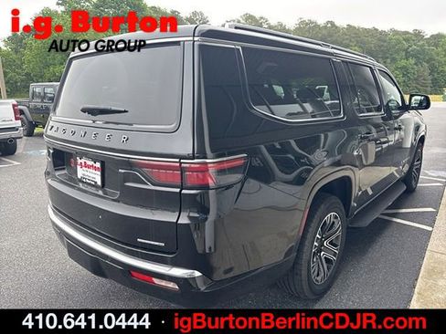 Used 2024 Jeep Wagoneer L Series II RWD image 5