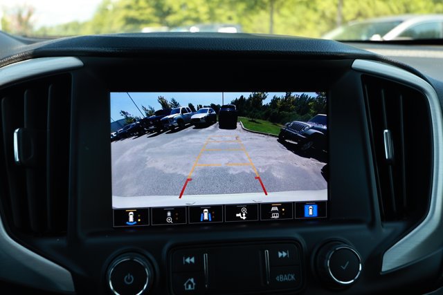 Used 2022 GMC Terrain SLT w/ Infotainment Package II FWD image 17