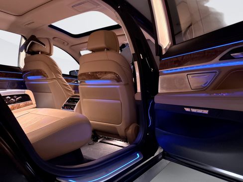 Used 2018 BMW 740e xDrive 740E AWD image 31