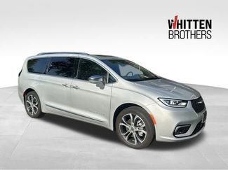 Used 2024 Chrysler Pacifica Pinnacle w/ Trailer Tow Group image 1